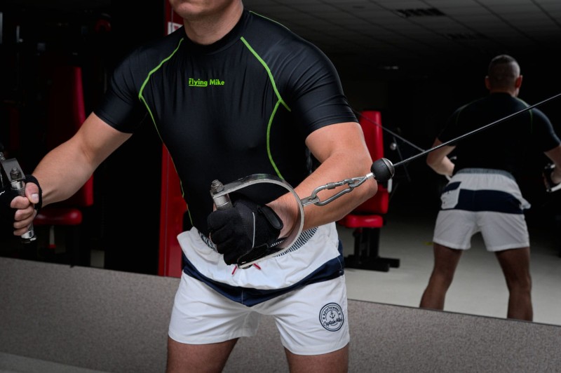 Szorty spodenki męskie białe z niebieskim pasem sportowe Captain Mike, regulacja, sznurek
