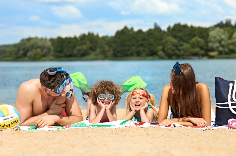 Idealny ręcznik nad jezioro, morze, plażę
